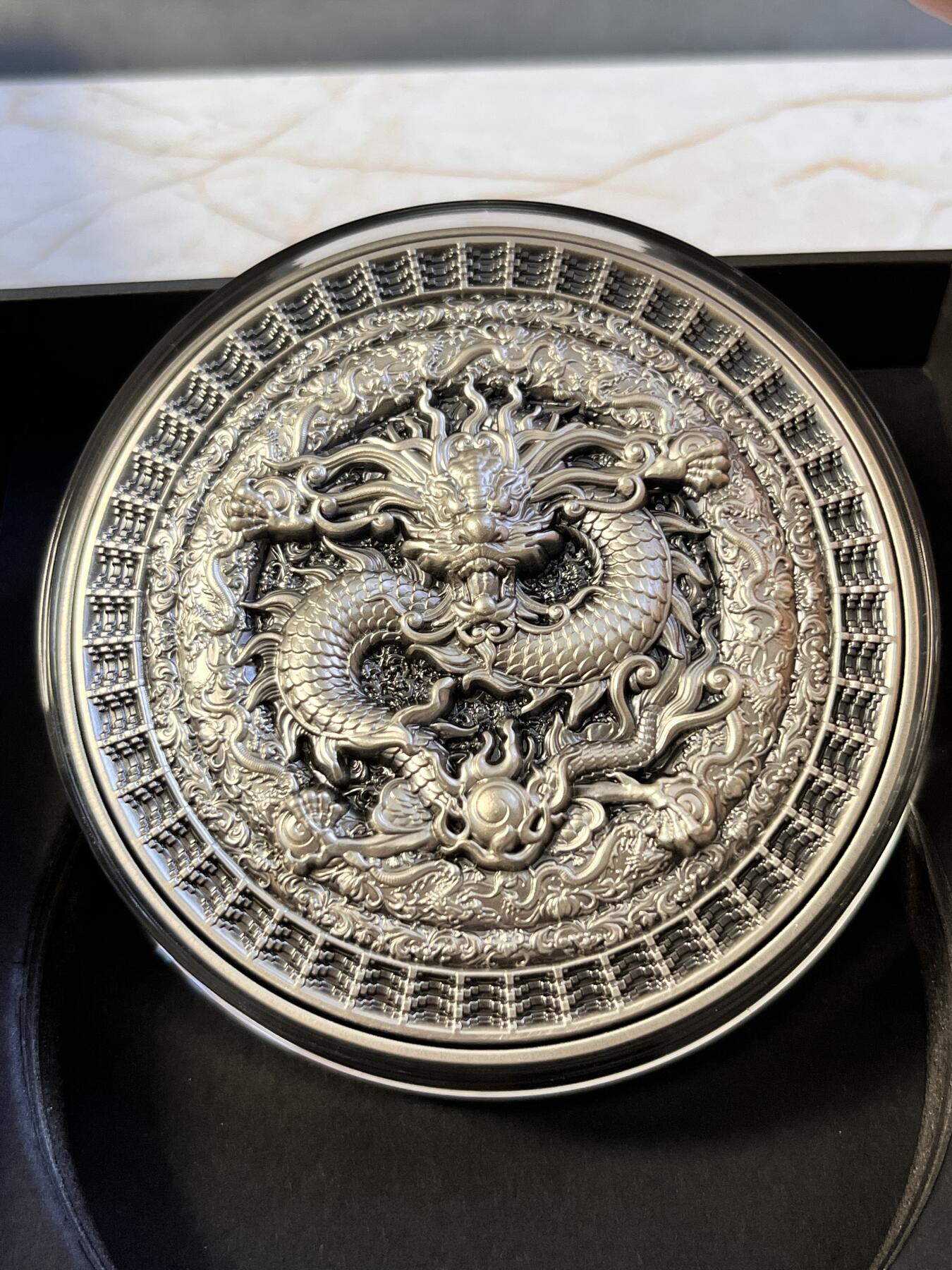 第168期拍卖【长期征集拍品】 乍得2021年曼荼罗艺术中国龙2盎司高浮雕银铜币，金属:999银+铜，重量:2盎司银+8盎司，直径:80毫米，发行：688枚