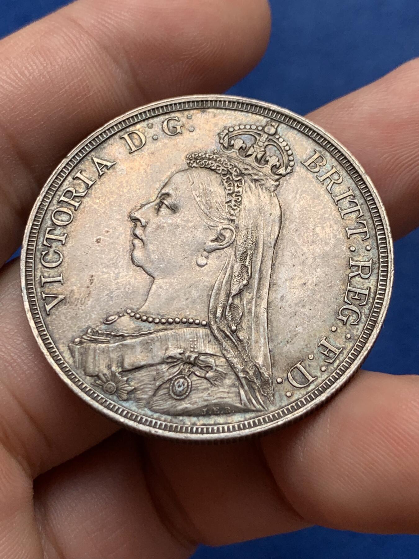 《竞宝斋》第403场 周日，周一，2场连拍 （全场包邮） 英国1887年维多利亚高冠马剑1克朗银币