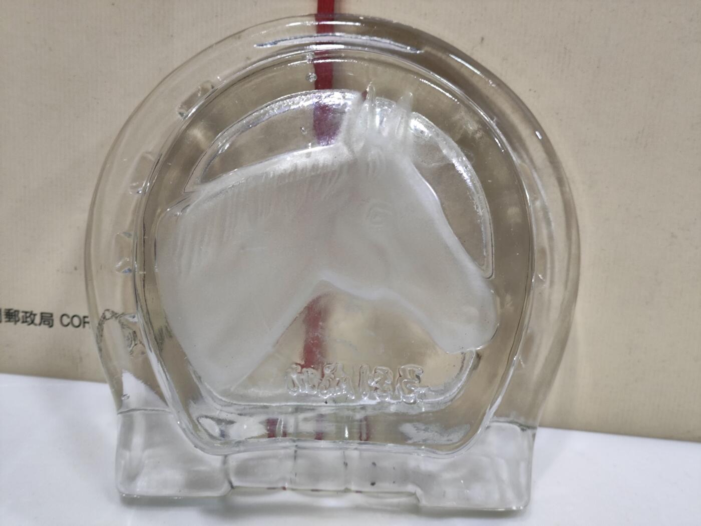 杂七杂八 马到成功浮雕立体马头图案马蹄形状 工艺水晶玻璃烟灰缸 ，直径12cm左右