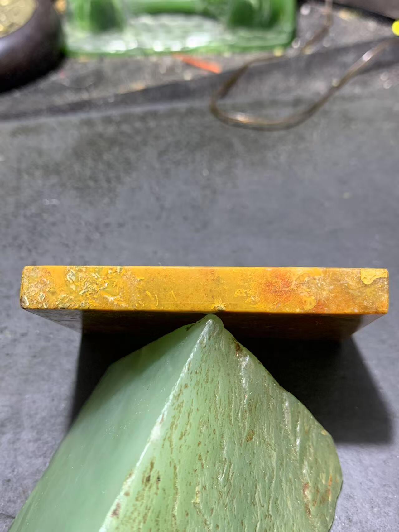 精美罕见原皮黄金草花纹战国红玛瑙平安无事随形牌吊坠一个，