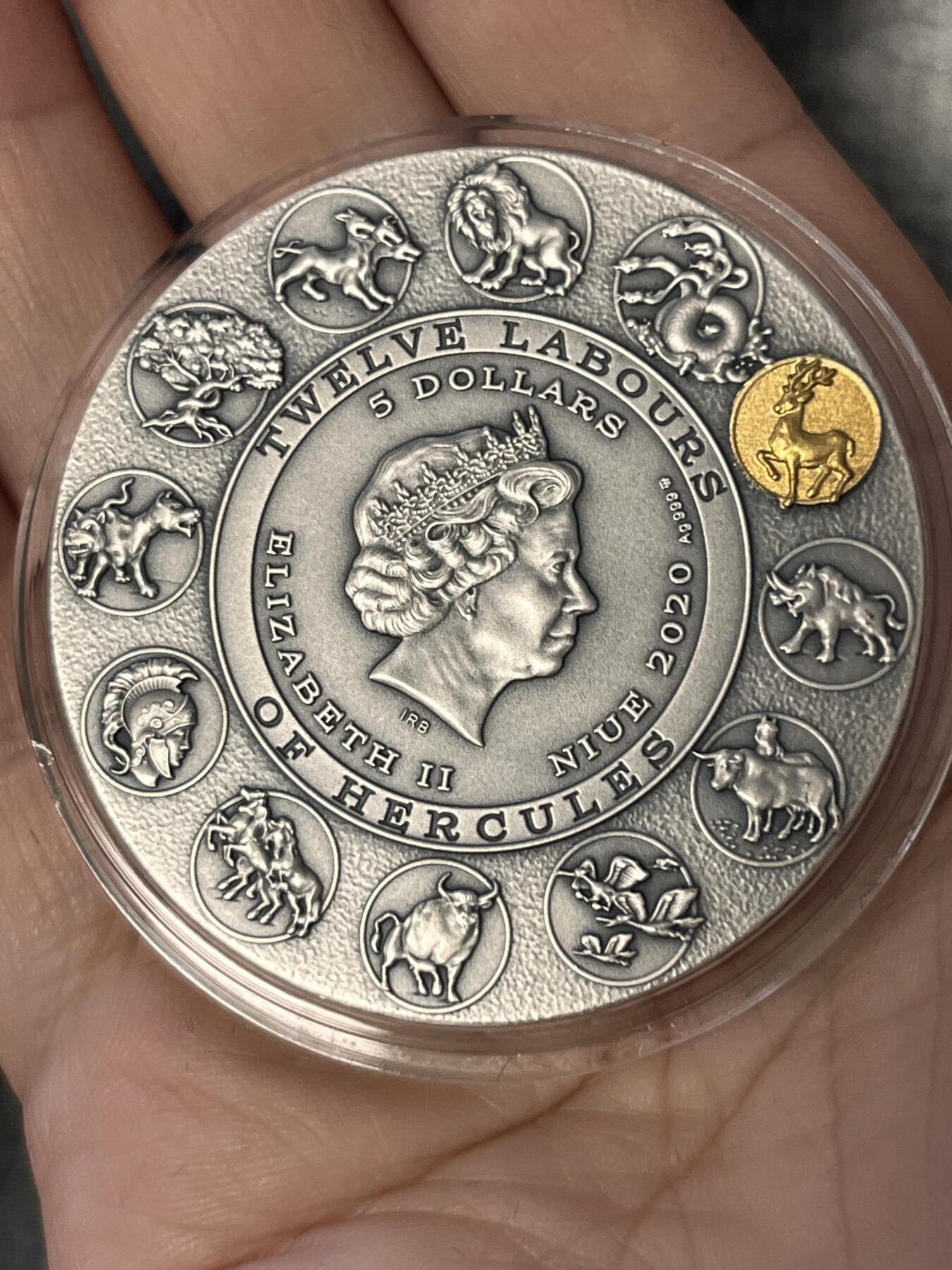 第168期拍卖【长期征集拍品】 纽埃2020年大力神十二伟绩金角神鹿纪念银币，999银，发行500枚