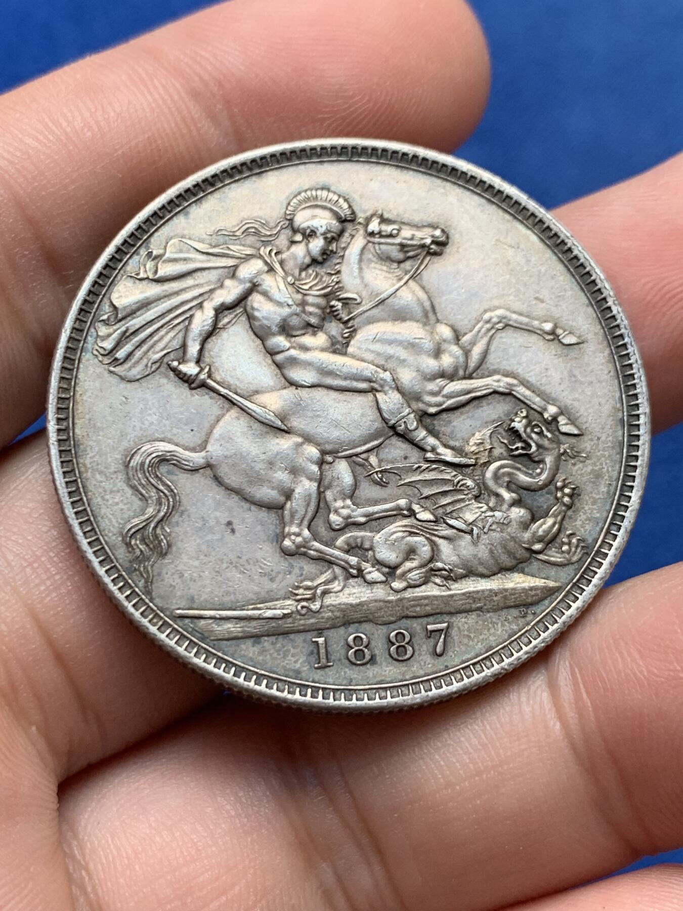 《竞宝斋》第403场 周日，周一，2场连拍 （全场包邮） 英国1887年维多利亚高冠马剑1克朗银币