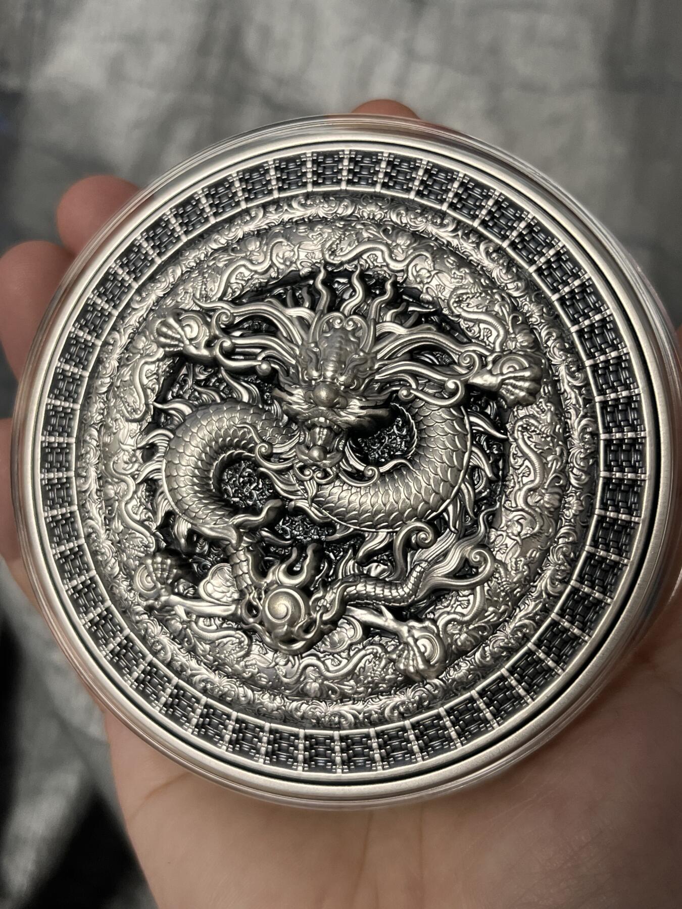 第168期拍卖【长期征集拍品】 乍得2021年曼荼罗艺术中国龙2盎司高浮雕银铜币，金属:999银+铜，重量:2盎司银+8盎司，直径:80毫米，发行：688枚