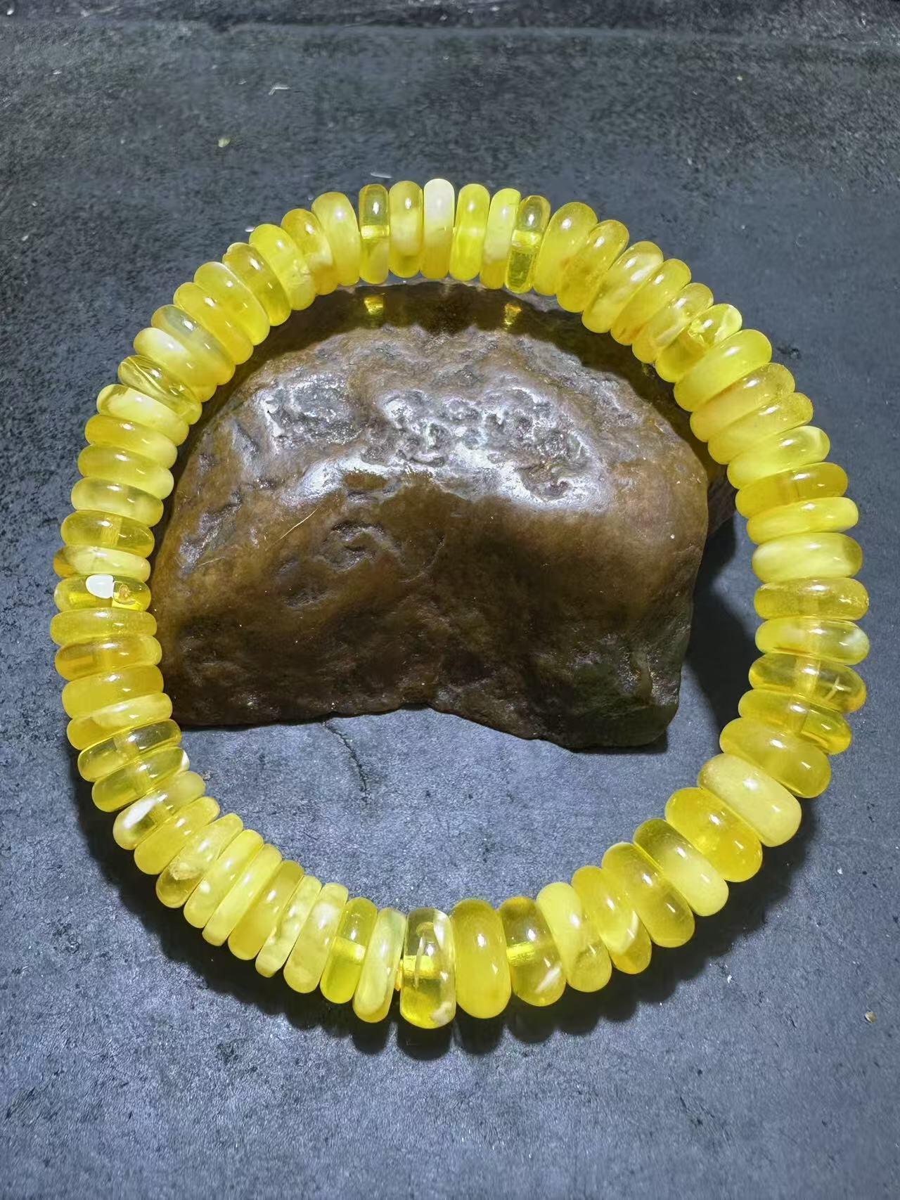 精美天然乌料蜜蜡隔片手串1条！