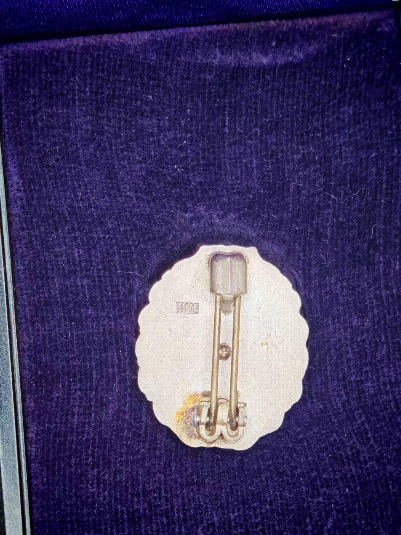 凯旋世界勋赏（第15期）（欢迎送拍）（对拍品有疑问请询问客服，不接受到手刀，出价默认拍品品相。请认真阅读拍卖规则！出价默认已认可！）（收到货请录制开箱视频，无视频概不处理问题。） 日本国铁银制带盒10g