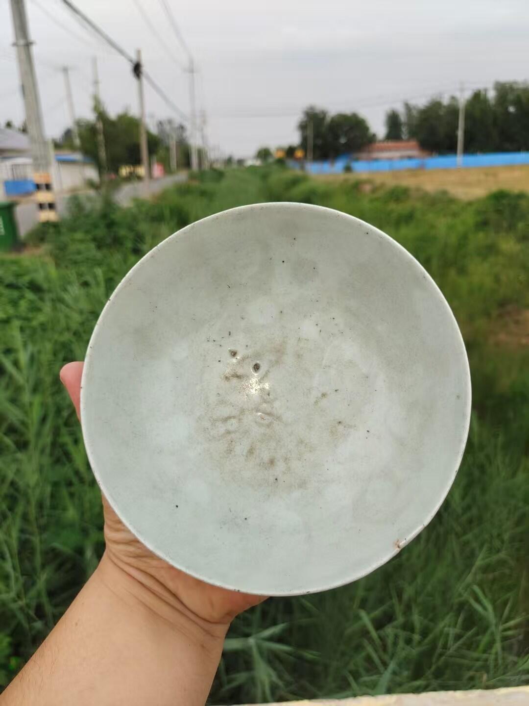 清末民国黄狮子狗碗一个，画工好，戴裕成款，完整漂亮，懂的来