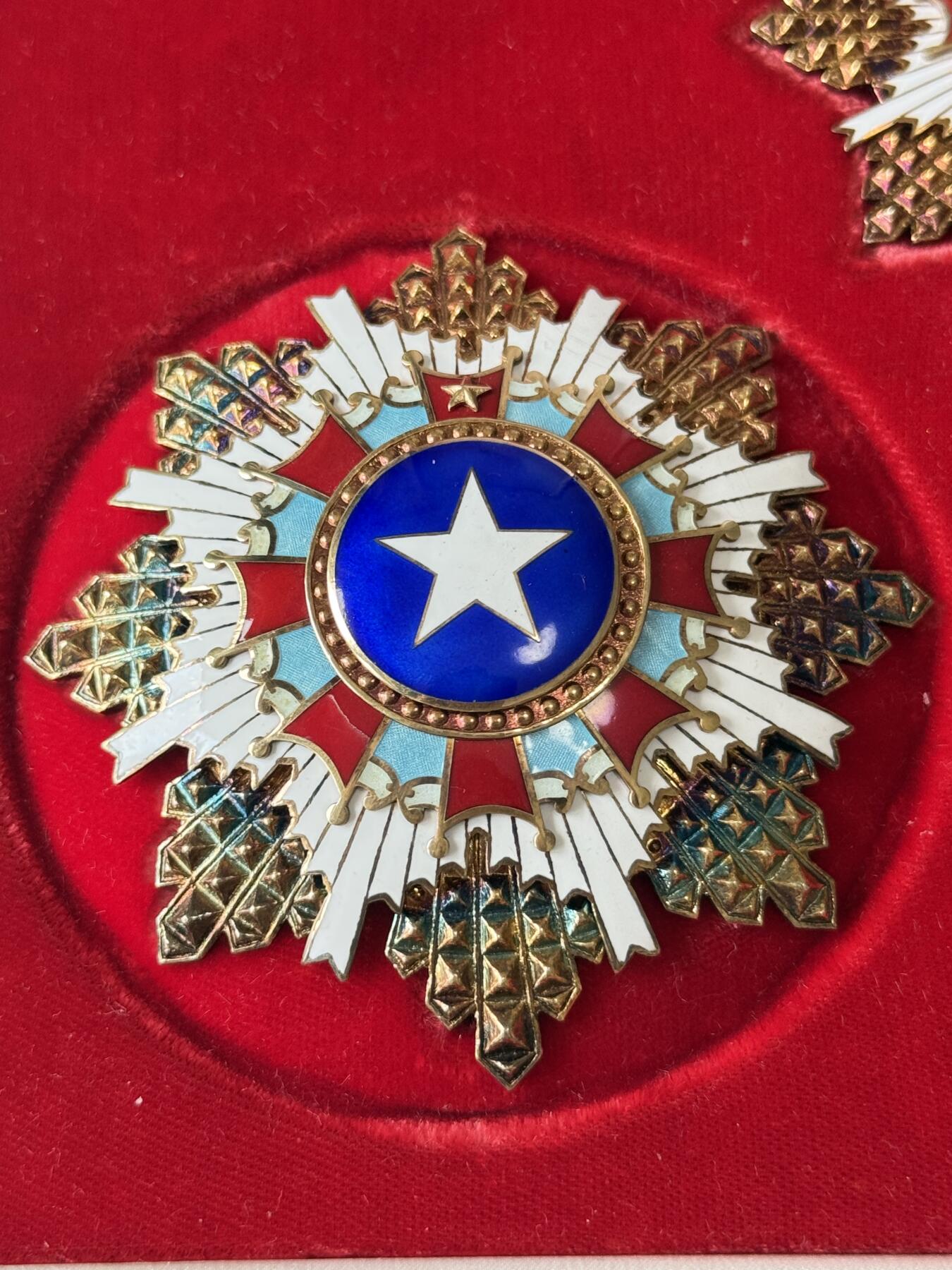 RimeNova韵星2025军品类夏季拍卖会-- RimeNova 2025 Summer Militaria Sale 三等景星勋章附原盒一组（本拍品系韵星2025冬拍拍品，中拍者换藏上拍）