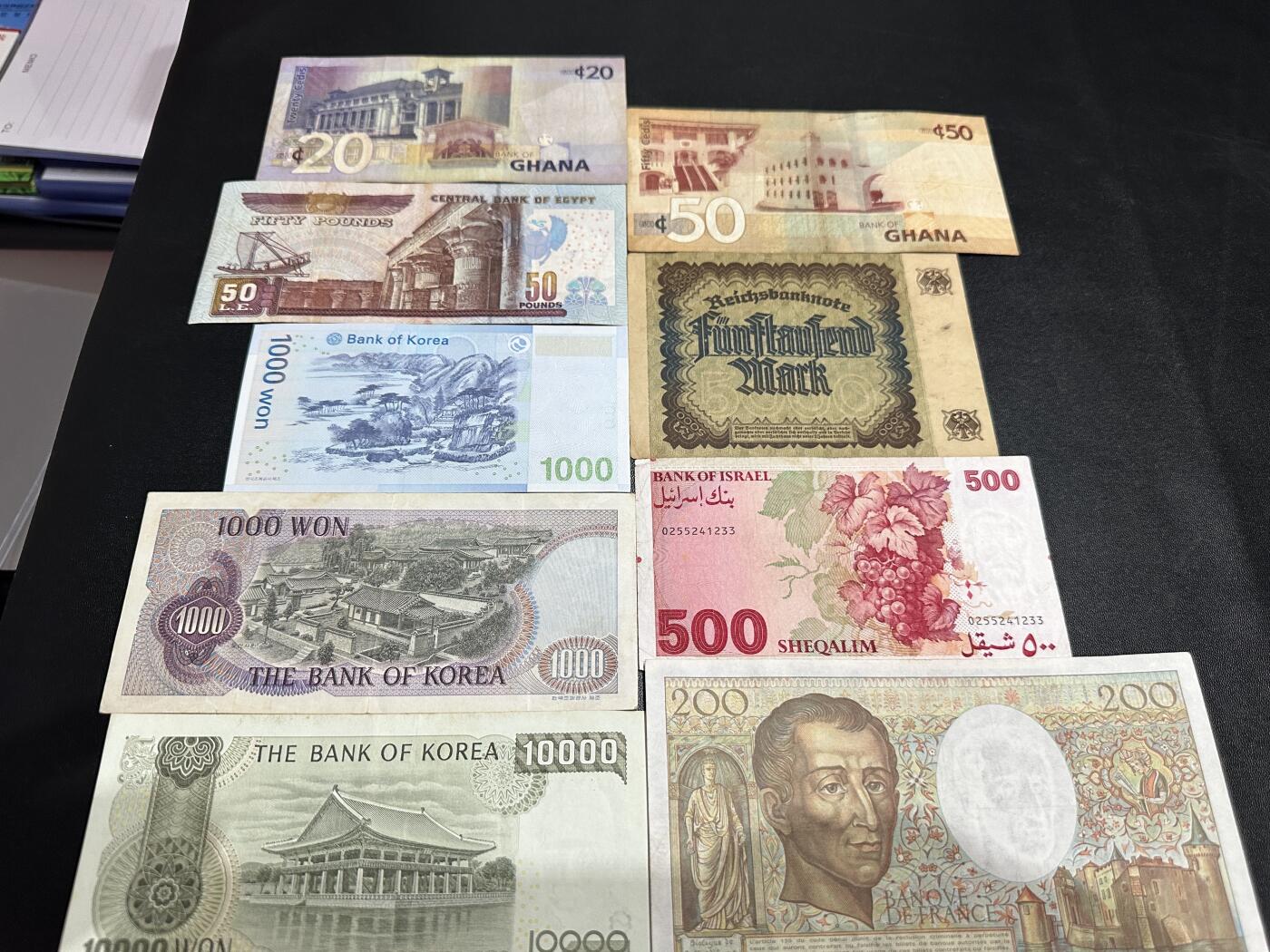《外钞收藏家》第五百四十九期（本期品种丰富）（本平台长期征集拍品、欢迎藏友们联系合作） 加纳、韩国、以色列、法郎的几个国家 一起 非全新 品相如图