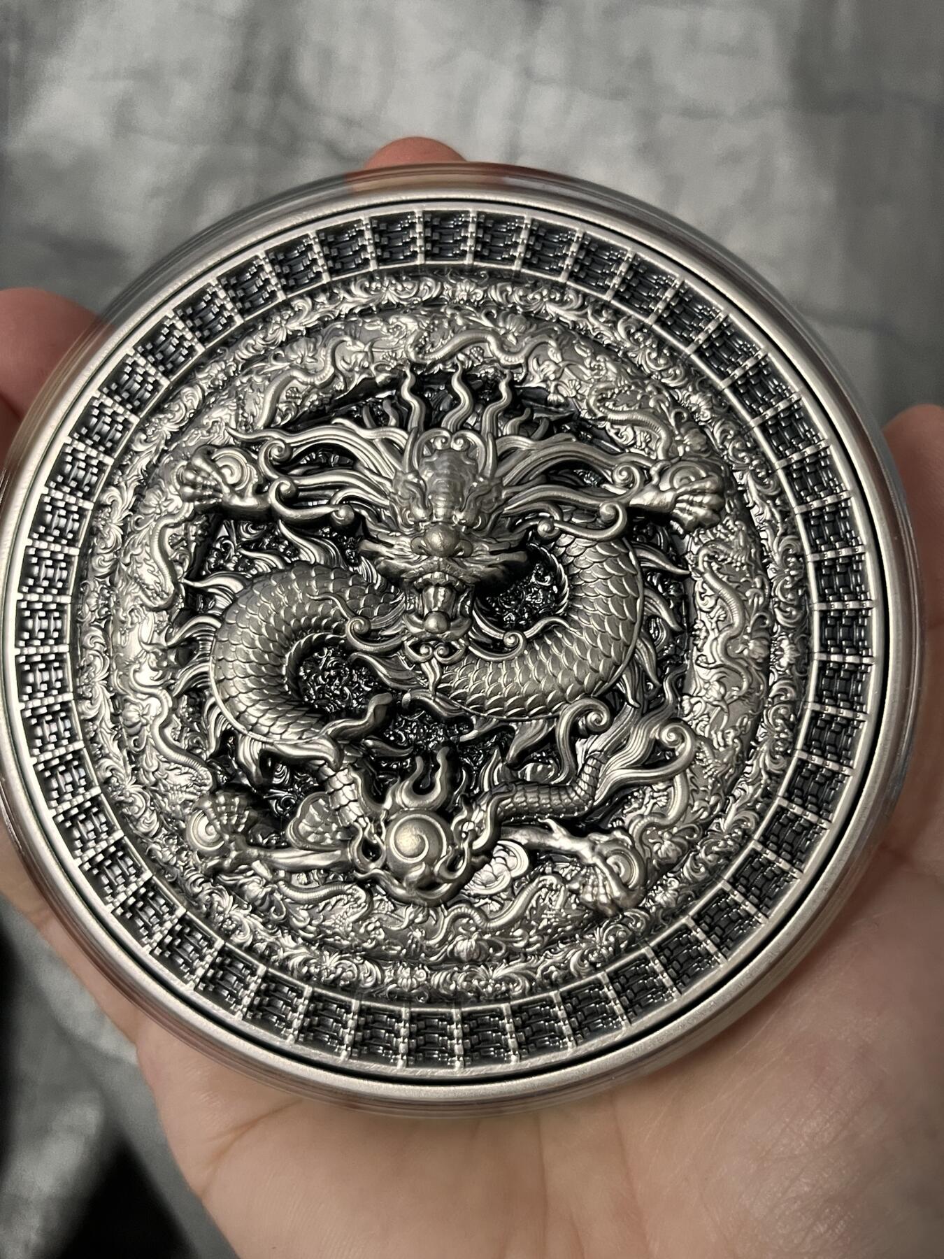 第168期拍卖【长期征集拍品】 乍得2021年曼荼罗艺术中国龙2盎司高浮雕银铜币，金属:999银+铜，重量:2盎司银+8盎司，直径:80毫米，发行：688枚