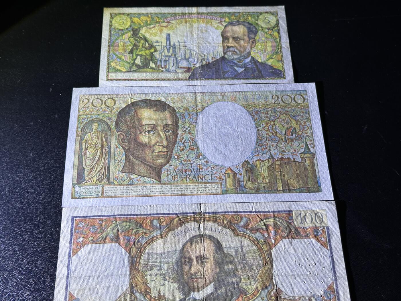 《外钞收藏家》第五百四十九期（本期品种丰富）（本平台长期征集拍品、欢迎藏友们联系合作） 法国5、100、200 法郎 三张一起 非全新 品相如图