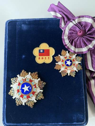 RimeNova韵星2025军品类夏季拍卖会-- RimeNova 2025 Summer Militaria Sale - 三等景星勋章附原盒一组（本拍品系韵星2025冬拍拍品，中拍者换藏上拍）