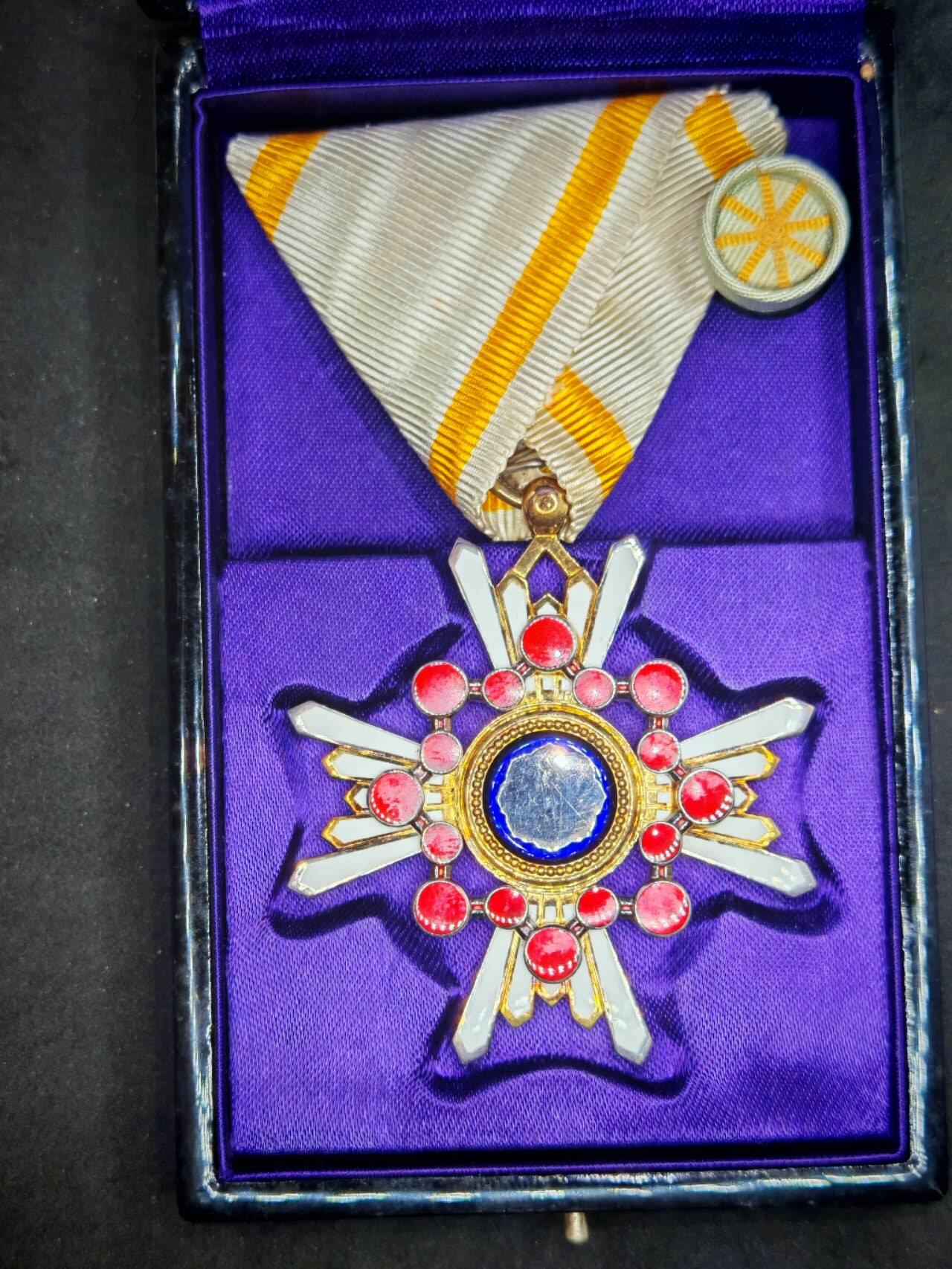 凯旋世界勋赏（第15期）（欢迎送拍）（对拍品有疑问请询问客服，不接受到手刀，出价默认拍品品相。请认真阅读拍卖规则！出价默认已认可！）（收到货请录制开箱视频，无视频概不处理问题。） 五瑞带盒带略