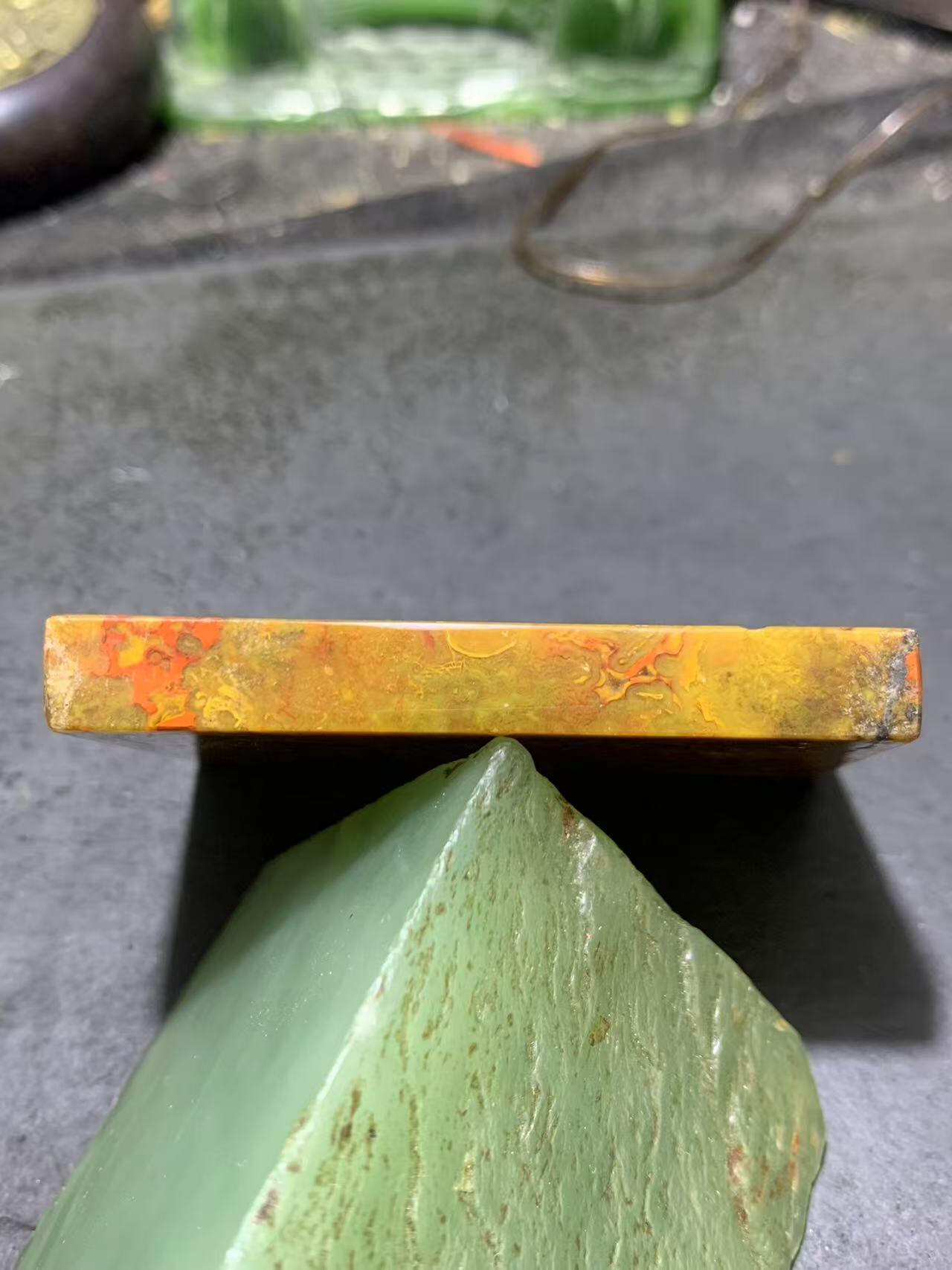 精美罕见原皮黄金草花纹战国红玛瑙平安无事随形牌吊坠一个，