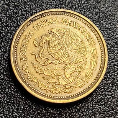 泉币菌-第59场-各国老币铜币场 维克多 墨西哥1985-年20比索黄铜硬币 鹰蛇仙人掌21mm 5.96克
