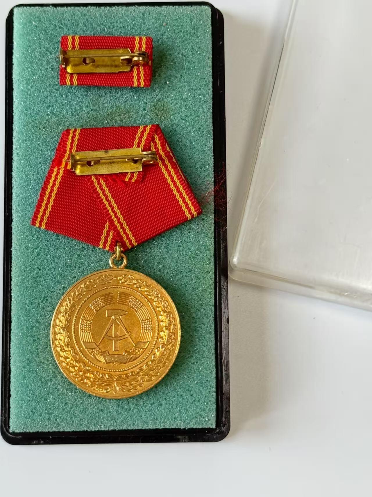 RimeNova韵星2025军品类夏季拍卖会-- RimeNova 2025 Summer Militaria Sale 民主德国内务部武装力量特等二级忠诚服务奖章带盒略