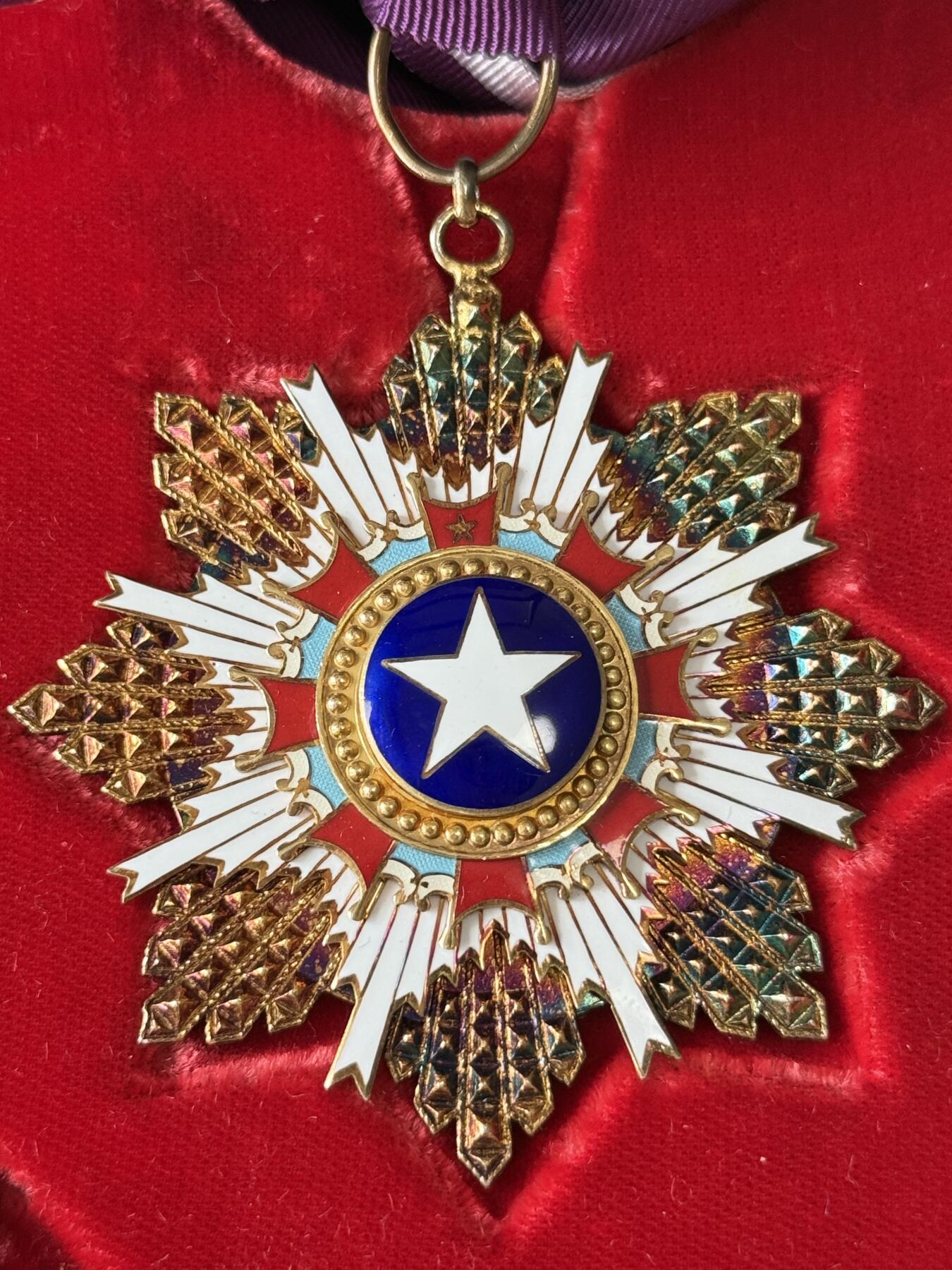 RimeNova韵星2025军品类夏季拍卖会-- RimeNova 2025 Summer Militaria Sale 三等景星勋章附原盒一组（本拍品系韵星2025冬拍拍品，中拍者换藏上拍）