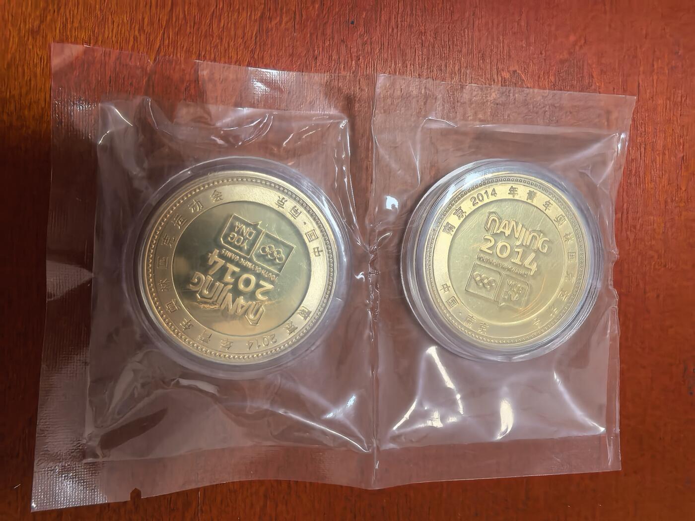 长老汇蛇年精选第二十七场拍卖 2014南京青奥会镀金彩色风光金属章两枚