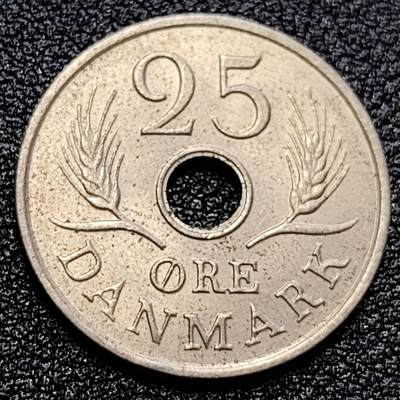 泉币菌-第59场-各国老币铜币场 - 丹麦1970年25欧尔中孔镍币 玛格丽特二世花押  丹麦