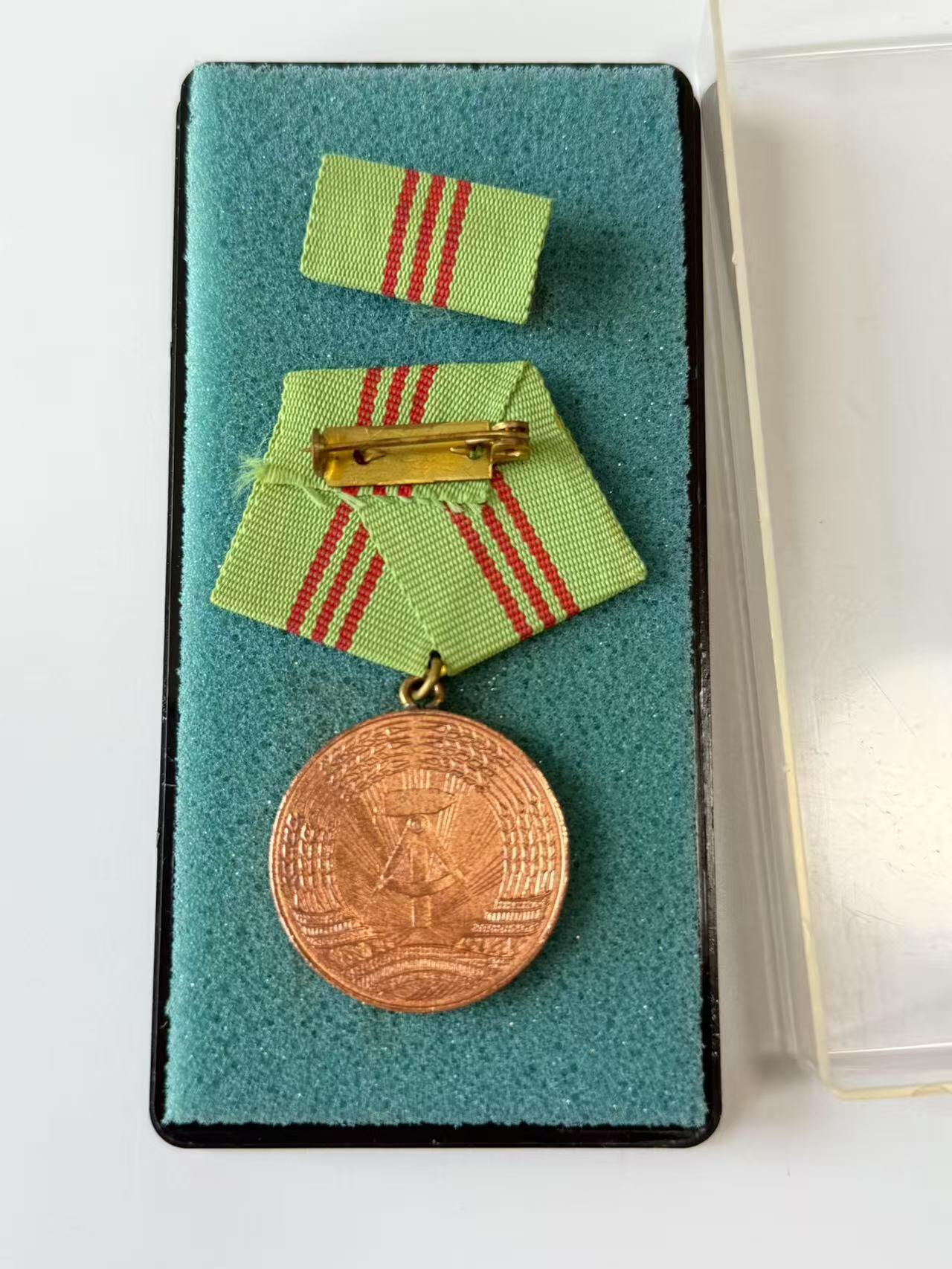 RimeNova韵星2025军品类夏季拍卖会-- RimeNova 2025 Summer Militaria Sale 民主德国内务部武装力量铜级忠诚服务奖章带盒略