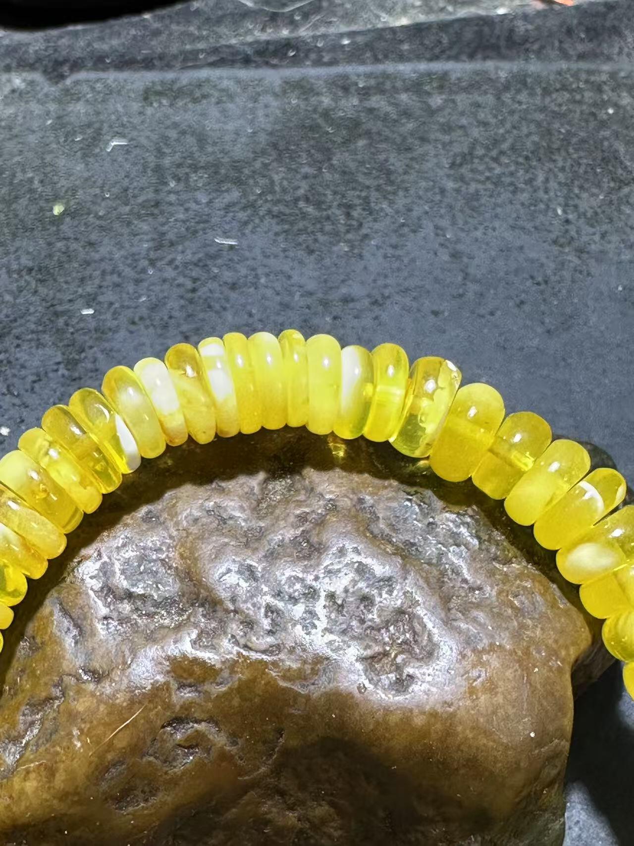 精美天然乌料蜜蜡隔片手串1条！