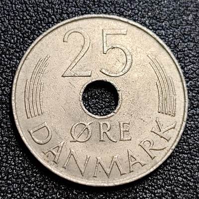 泉币菌-第58场-各国老币铜币场 - 丹麦1979年25欧尔中孔镍币 玛格丽特二世花押 