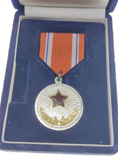 0元起拍勋章 第279期 咸鱼国勋章拍卖专场 7月23日（周日）下午6：00开始 朝总联版烫金国徽盒朝鲜光荣奖章