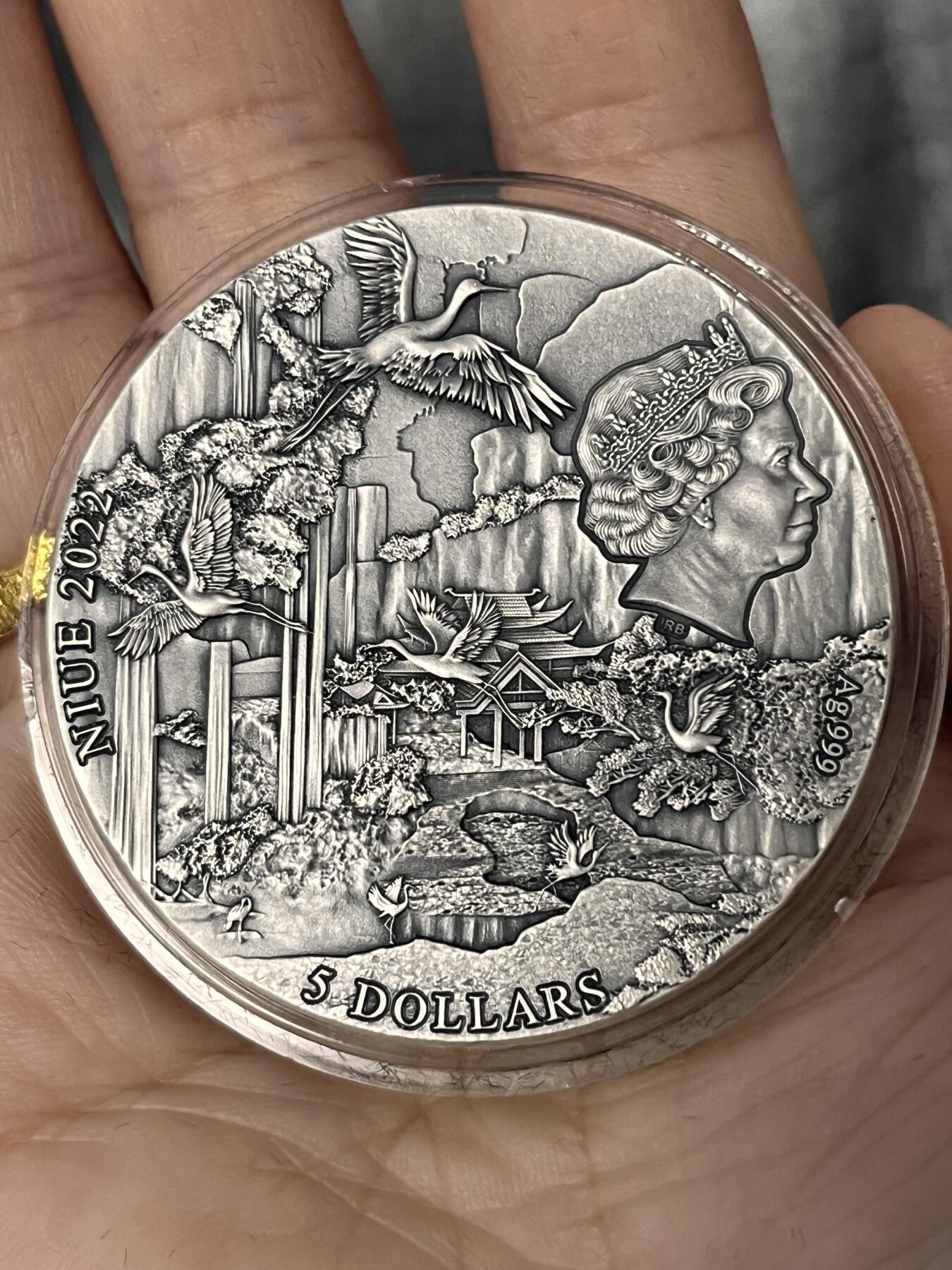 第168期拍卖【长期征集拍品】 纽埃2022年八仙过海系列首枚张果老2盎司高浮雕彩银币系列首枚，999银，发行量500枚