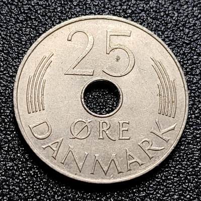 泉币菌-第60场-各国老币铜币场 - 丹麦1977年25欧尔中孔镍币 玛格丽特二世花押 