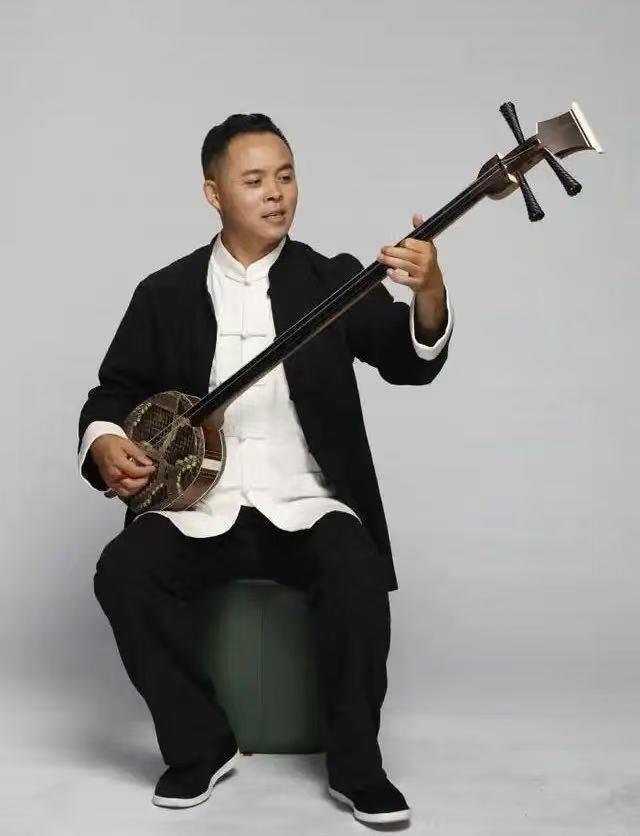 零元拍：老让上重磅，多重算重磅？！灵根育孕源流出，心性修持大道生。《黑神话：悟空》美术总监杨奇；制作人冯骥；陕北说书传承人，最经典的《黄风起兮》创作者熊竹英老师；指挥家李伯威老师；作曲家李佳骐老师；翟锦彦老师等十位大咖亲签《黑神话：悟空》游戏音乐精选专辑双彩胶LP！