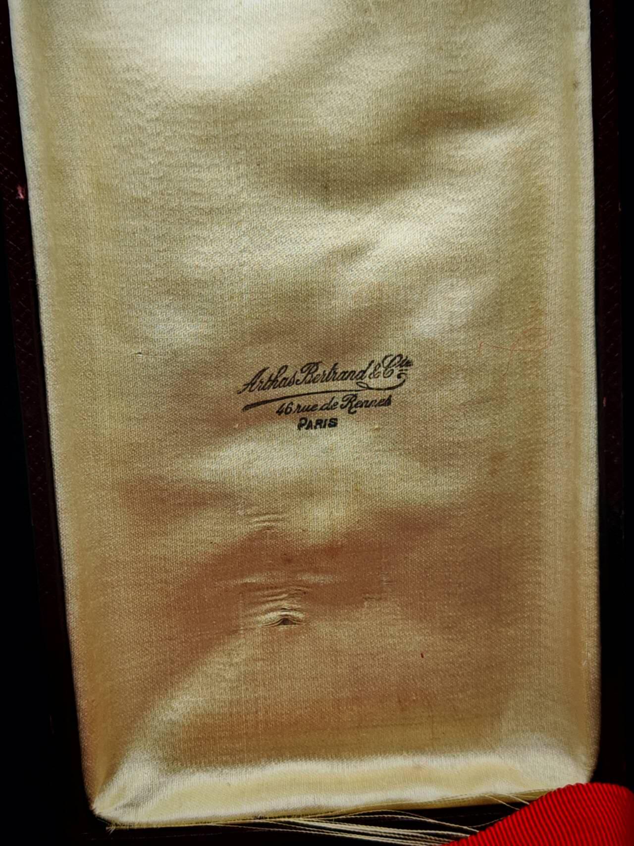 凯旋世界勋赏（第17期）（欢迎送拍）（对拍品有疑问请询问客服，不接受到手刀，出价默认拍品品相。请认真阅读拍卖规则！出价默认已认可！）（收到货请录制开箱视频，无视频概不处理问题。） 法国第二帝国荣誉军团勋章指挥官级珠宝商宽边版本皇冠珐琅点缀（盒子带贝特朗珠宝商标）