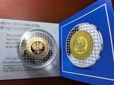 长老汇蛇年精选第二十八场拍卖 2006波兰世界杯10兹罗提镀金精制银币，外圈银，内圈银镀金