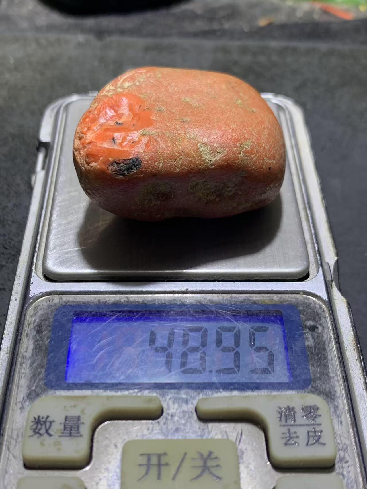 精美红皮柿子红开窗料南红玛瑙原石一颗