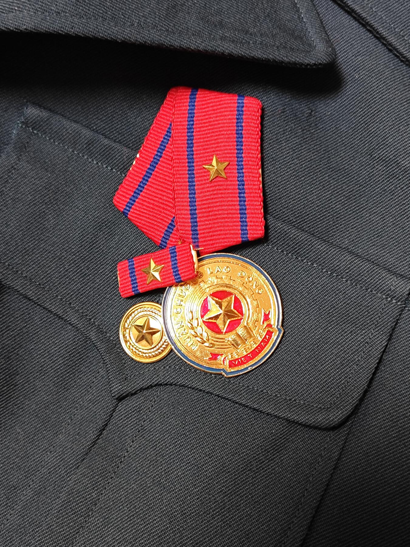 RimeNova韵星2025军品类夏季拍卖会-- RimeNova 2025 Summer Militaria Sale 越南社会主义共和国k17中校空军制服全套+三级劳动勋章