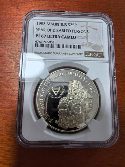 长老汇蛇年精选第二十八场拍卖 1982 毛里求斯国际残疾人年25卢比精制银币，NGC PF67UC，唯一季军分，更高分仅有3枚，1万枚