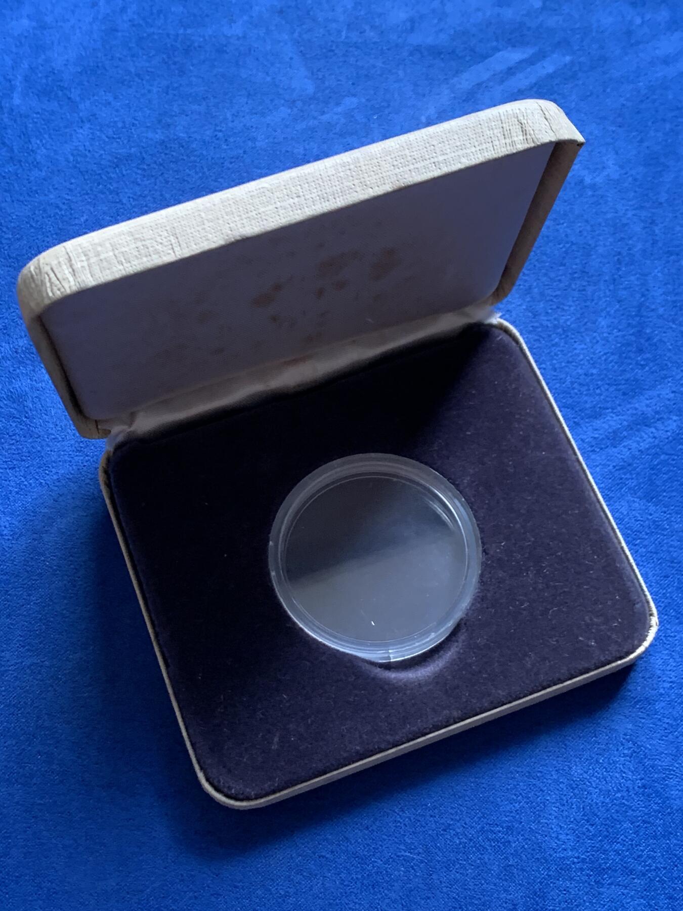 《竞宝斋》第404场 周日，周一，2场连拍 （全场包邮） PCGS PR67DCAM 高分 带原盒稀少 1980伊拉克伊斯兰纪元1400年 1第纳尔精制大银币 伊拉克的银币 67已经很不容易了 详细见图