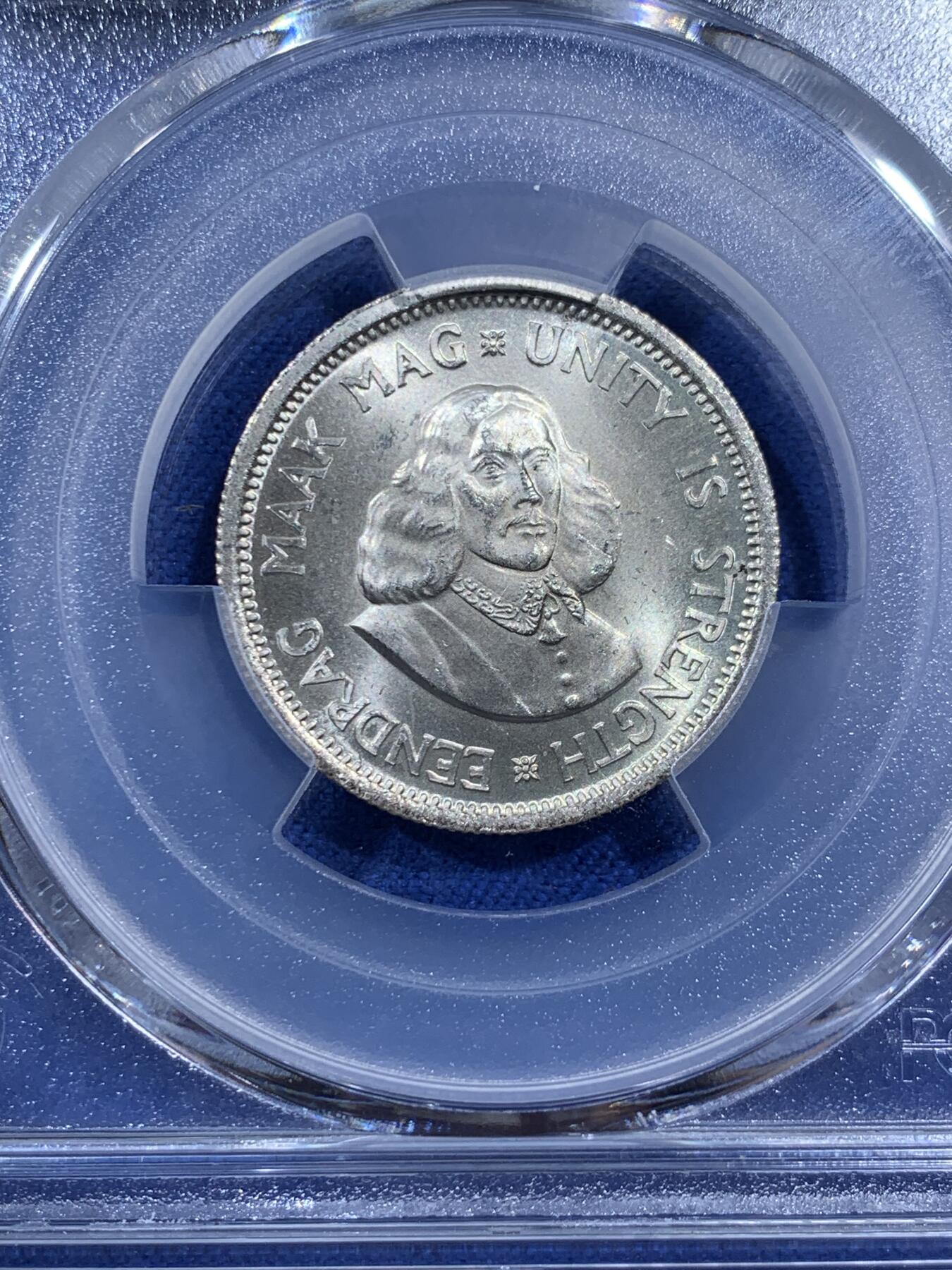 《竞宝斋》第404场 周日，周一，2场连拍 （全场包邮） PCGS MS65 南非1964年10分 卷拆品 两面爆光 细节极为清晰 人物栩栩如生