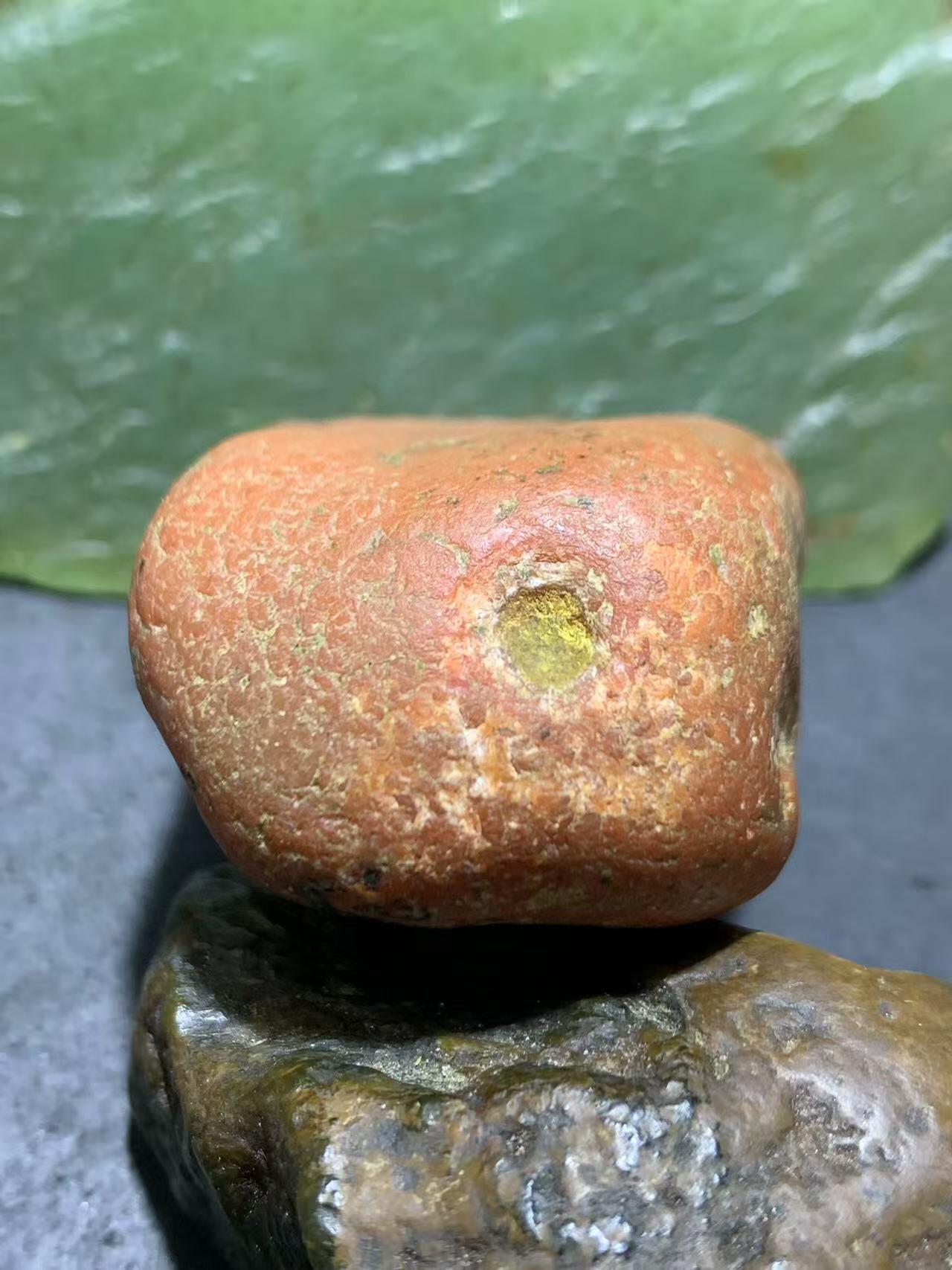 精美红皮柿子红开窗料南红玛瑙原石一颗