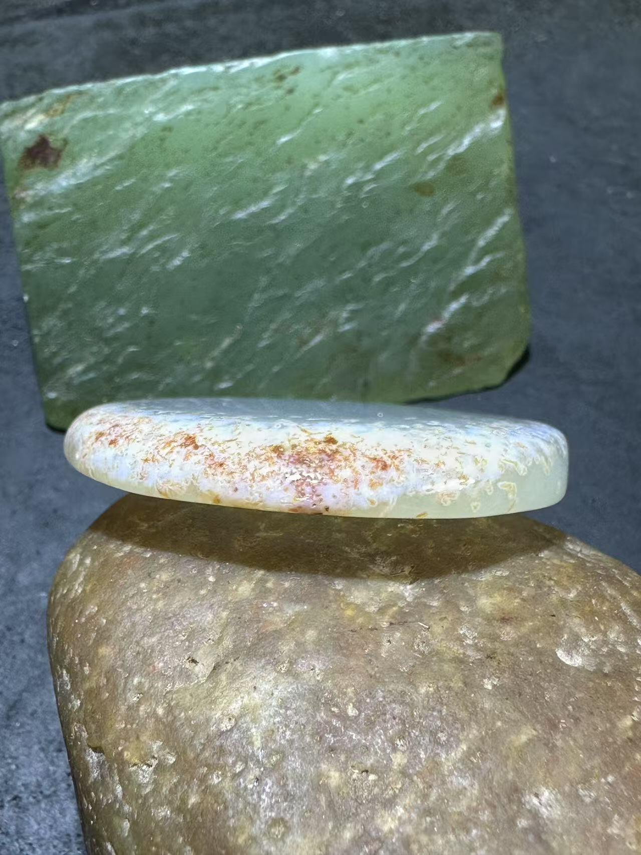 精美原皮荔枝冻白玉髓吊坠一个，