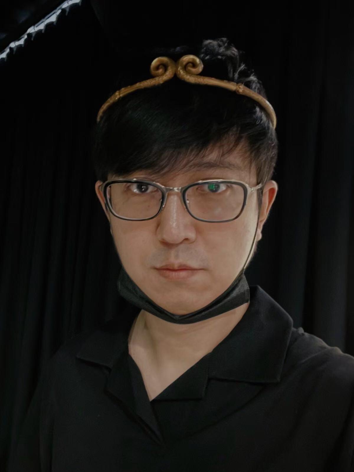 零元拍：老让上重磅，多重算重磅？！灵根育孕源流出，心性修持大道生。《黑神话：悟空》美术总监杨奇；制作人冯骥；陕北说书传承人，最经典的《黄风起兮》创作者熊竹英老师；指挥家李伯威老师；作曲家李佳骐老师；翟锦彦老师等十位大咖亲签《黑神话：悟空》游戏音乐精选专辑双彩胶LP！