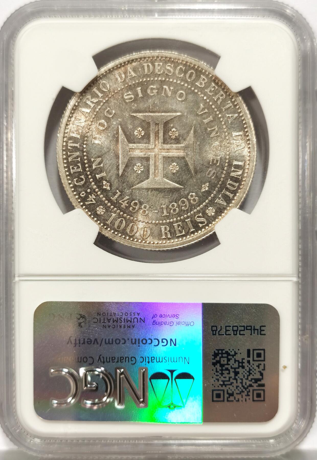 博洋堂德系小专场暨第132期（全场包邮） 葡萄牙1898年发现印度1000瑞斯纪念银币NGC-MS64，原汁原味老包浆，包浆醇厚，双面淡彩，转光强烈细节优秀，状态一流。