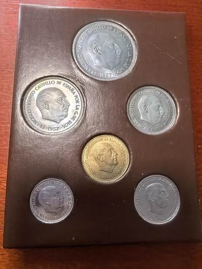 长老汇蛇年精选第二十八场拍卖 1975西班牙弗朗哥精制币7枚卡装