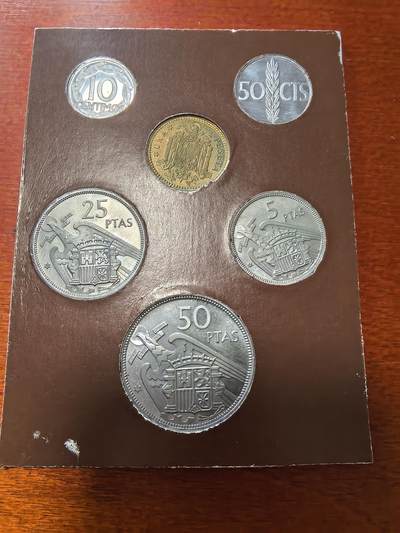 长老汇蛇年精选第二十八场拍卖 1975西班牙弗朗哥精制币7枚卡装