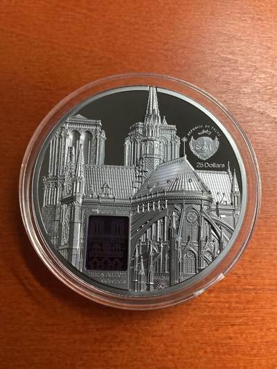 长老汇蛇年精选第二十八场拍卖 2021帕劳巴黎圣母院5盎司黑色精制银币，999银，直径65MM，超高浮雕，彩色玻璃镶嵌，蒂凡尼艺术系列，555枚，智能铸币技术