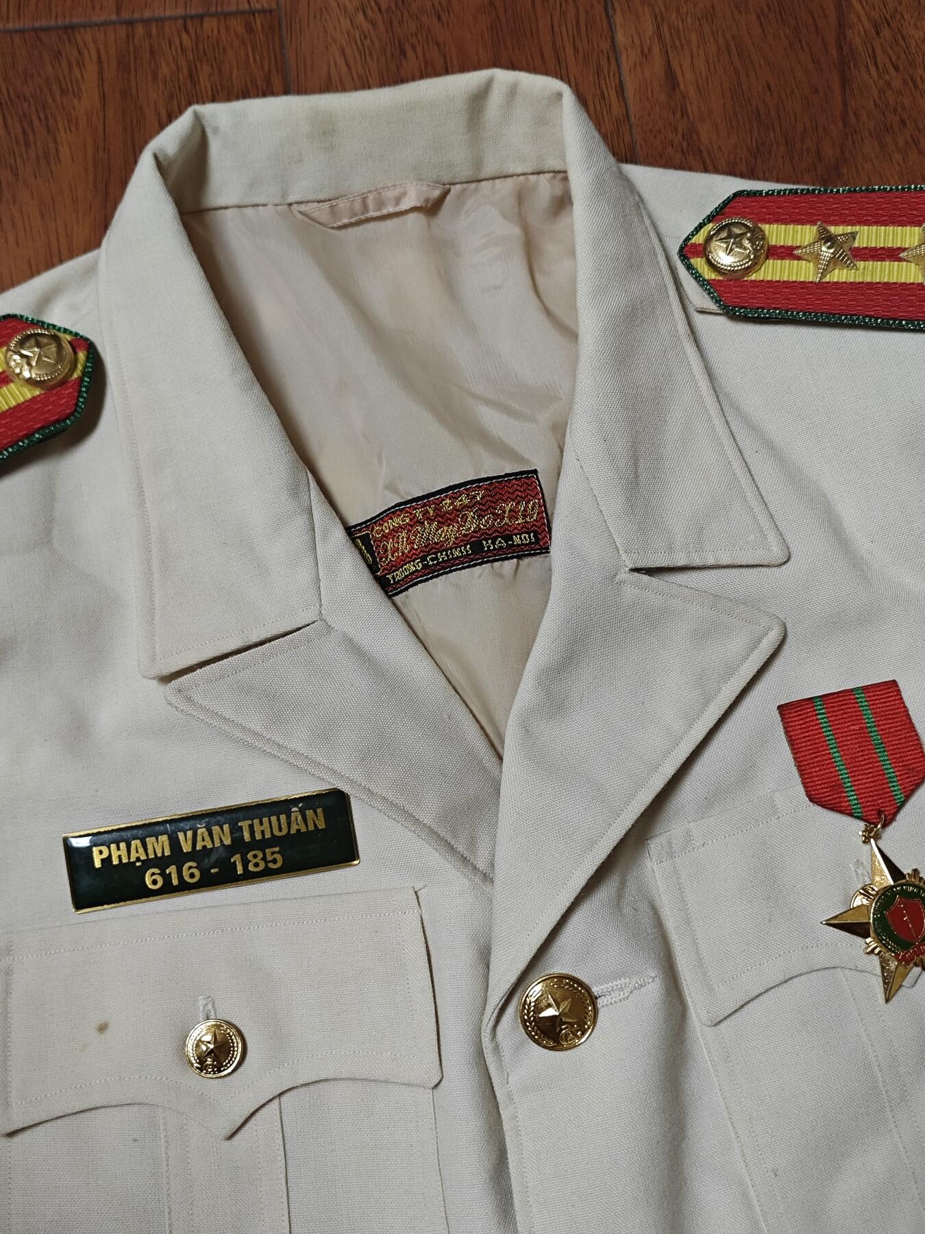 RimeNova韵星2025军品类夏季拍卖会-- RimeNova 2025 Summer Militaria Sale 越南国安大校制服全套，带保卫祖国安宁奖章