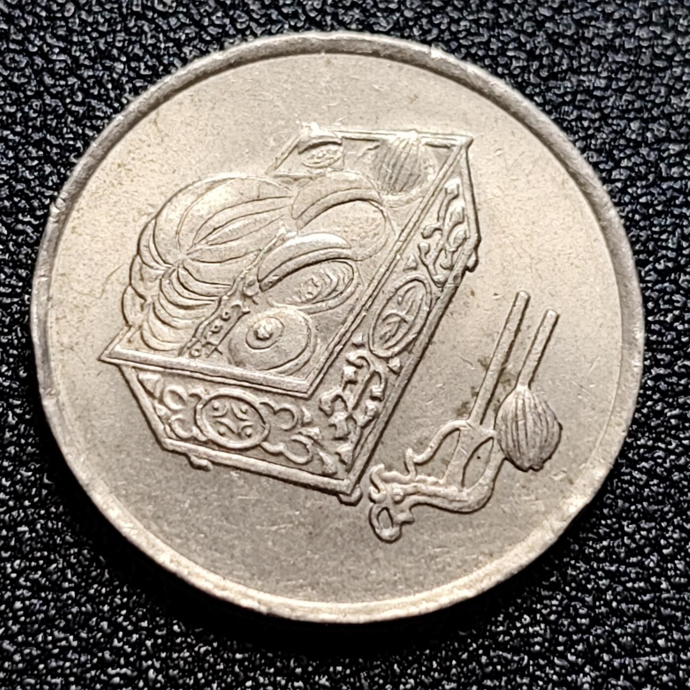 泉币菌-第60场-各国老币铜币场  马来西亚20仙 传统手工艺品 栳叶盒 铜镍币 硬币 23.6mm 
