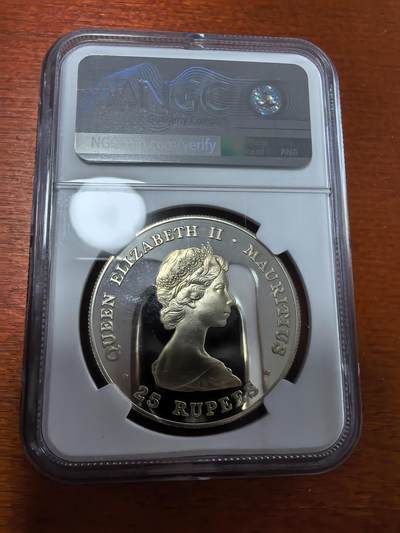 长老汇蛇年精选第二十八场拍卖 1982 毛里求斯国际残疾人年25卢比精制银币，NGC PF67UC，唯一季军分，更高分仅有3枚，1万枚