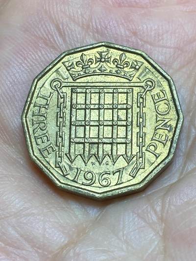 2025年第六十九场(总第九十五场）外国好品散币(免佣金) - 英国🇬🇧1967年3便士(伊丽莎白二世青年桂冠第二版，普制币关门年)