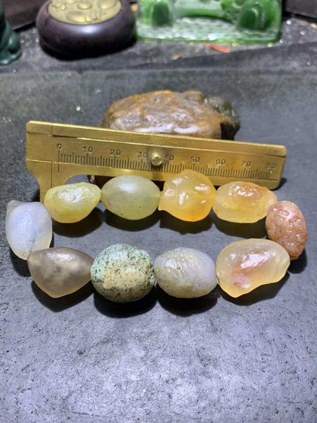 精美阿拉善玛瑙彩珠大颗粒原石手串一条，