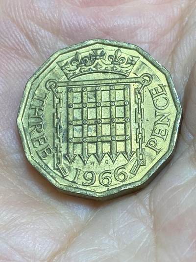 2025年第六十九场(总第九十五场）外国好品散币(免佣金) - 英国🇬🇧1966年3便士(伊丽莎白二世青年桂冠第二版)