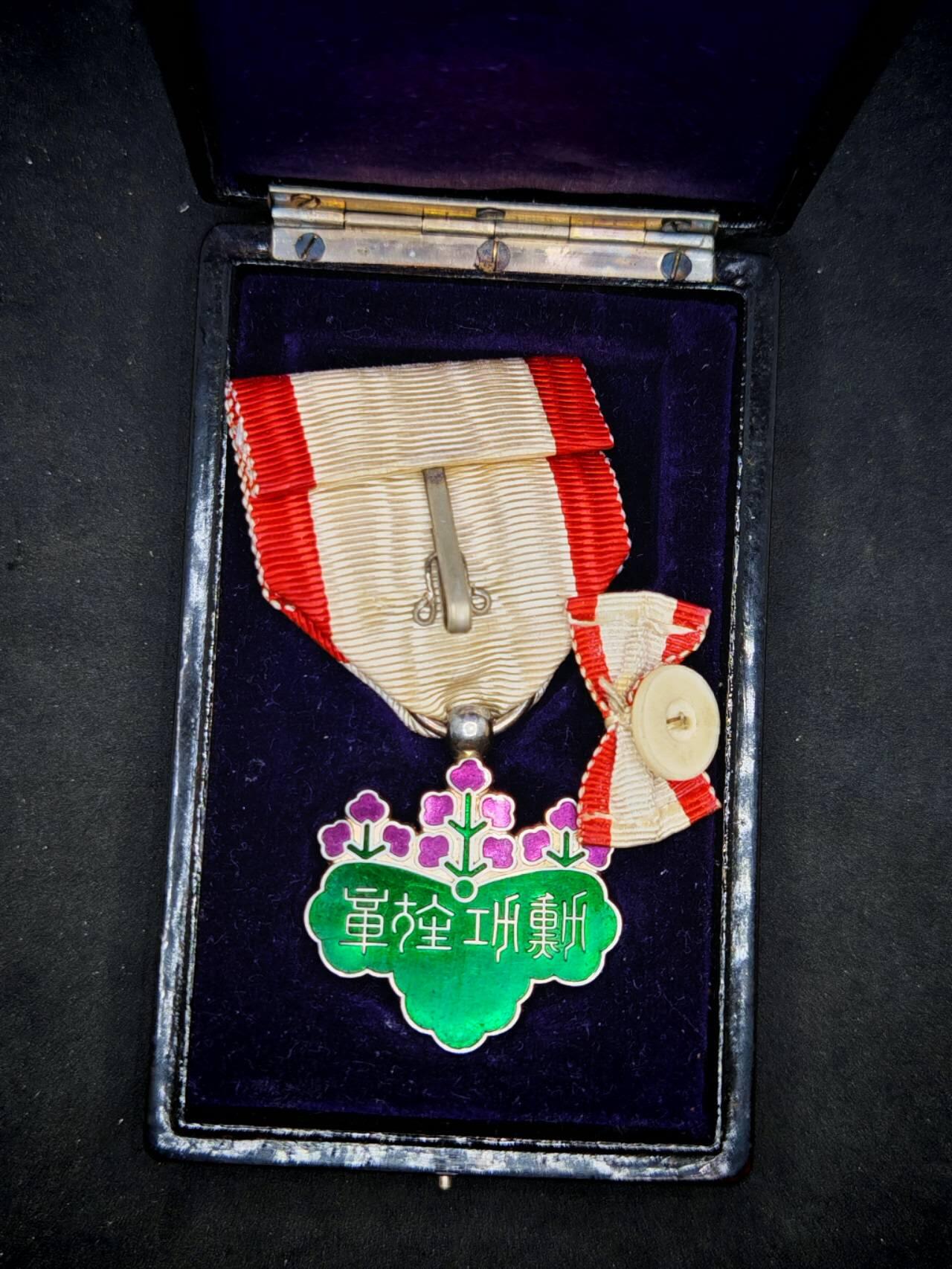 凯旋世界勋赏（第15期）（欢迎送拍）（对拍品有疑问请询问客服，不接受到手刀，出价默认拍品品相。请认真阅读拍卖规则！出价默认已认可！）（收到货请录制开箱视频，无视频概不处理问题。） 七等青叶勋章